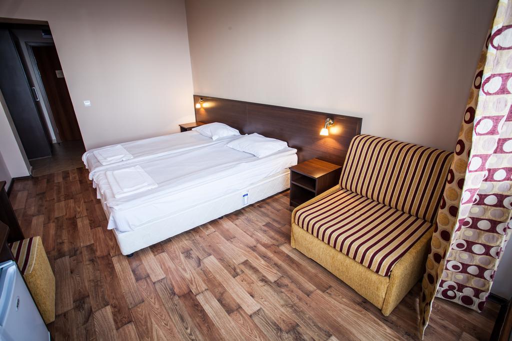 Bisser Hotel - Free Parking - Free Pool Access Balchik Room photo